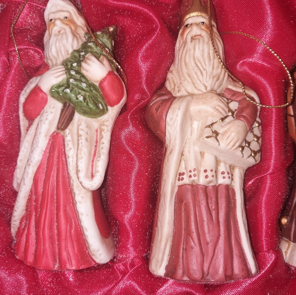 Brookstone Ornaments of Santa's past collection - Picture 10 of 16